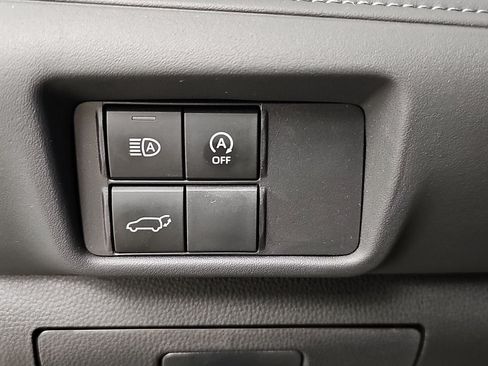 Used 2025 Toyota Highlander XLE AWD/4WD image 29