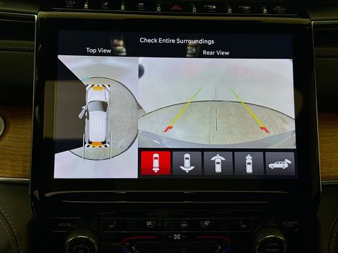 Used 2023 Jeep Grand Cherokee L Summit image 17