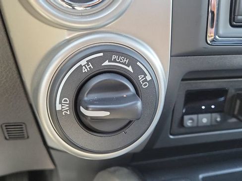 Used 2024 Nissan Titan SV w/ SV Convenience Package AWD/4WD image 23
