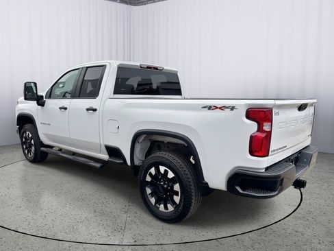 Used 2020 Chevrolet Silverado 2500 Custom w/ Custom Value Package AWD/4WD image 10