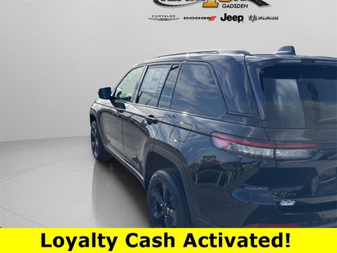 New 2025 Jeep Grand Cherokee Laredo image 6