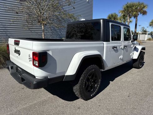Used 2021 Jeep Gladiator Willys image 6