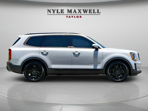 Used 2022 Kia Telluride SX w/ SX Prestige Package AWD/4WD image 6