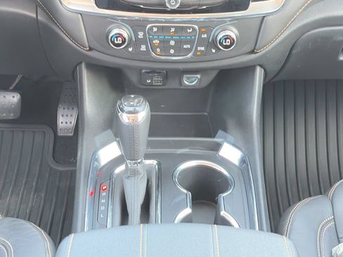 Used 2020 Chevrolet Traverse LT w/ LT Premium Package AWD/4WD image 18