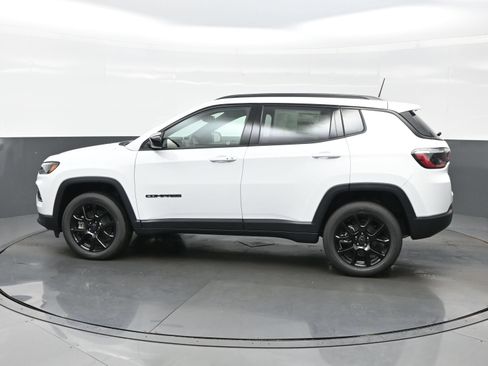 New 2026 Jeep Compass Latitude AWD/4WD image 4