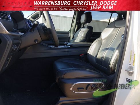 Used 2024 Jeep Wagoneer L Series II w/ Flexible Seating Group image 12