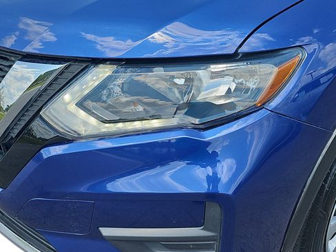 Used 2018 Nissan Rogue S AWD/4WD image 27