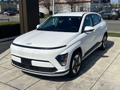 Certified 2025 Hyundai Kona SE FWD image 3