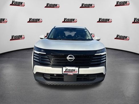 Used 2025 Nissan Kicks SV image 2