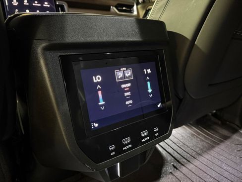 Used 2025 GMC Yukon Denali Ultimate AWD/4WD image 14