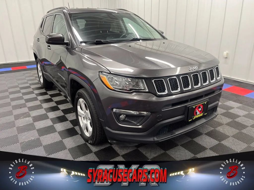 Used 2018 Jeep Compass Latitude w/ Popular Equipment Group AWD/4WD image 1