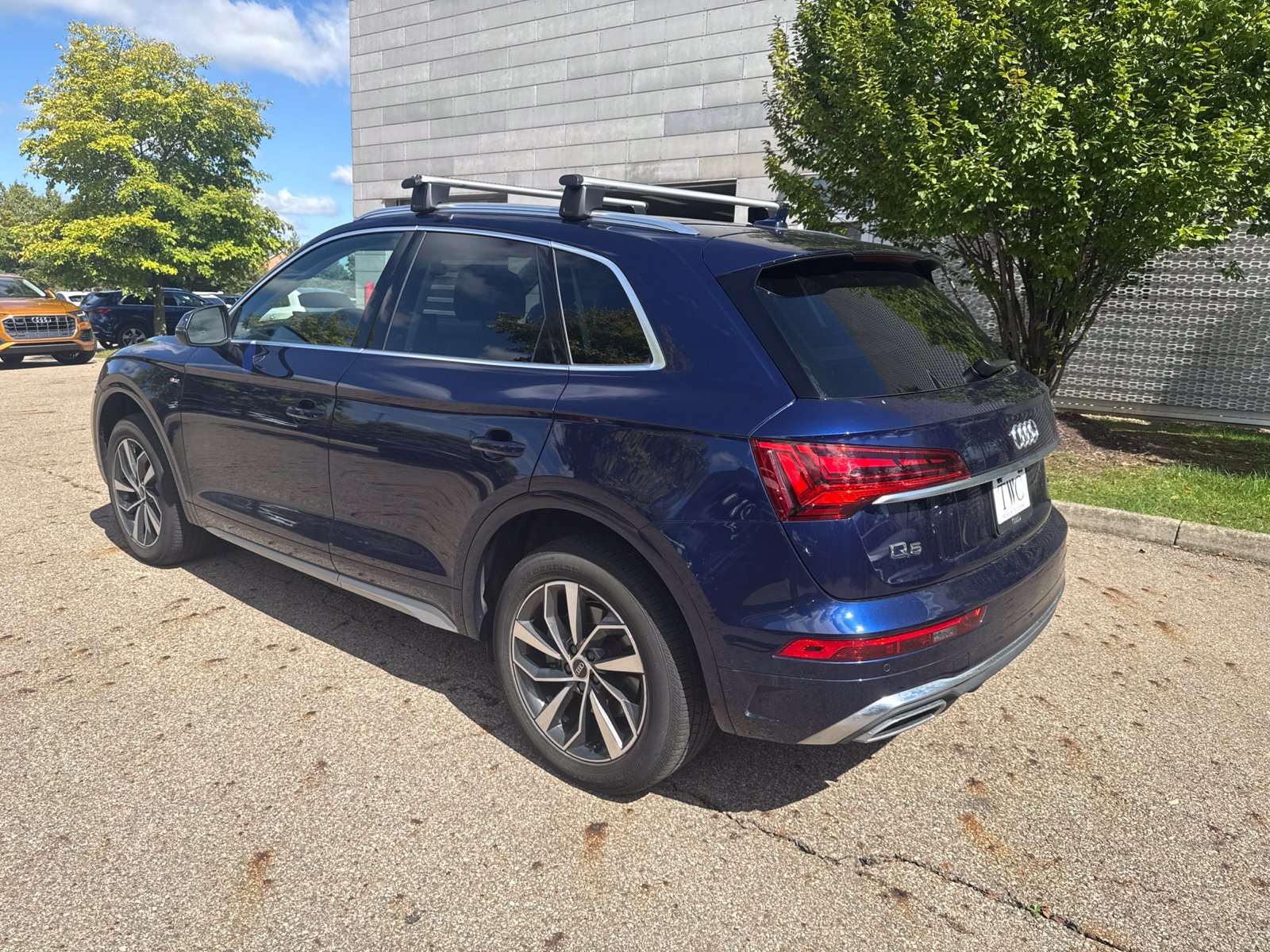 Used 2023 Audi Q5 2.0T Premium w/ Convenience Package AWD/4WD image 3