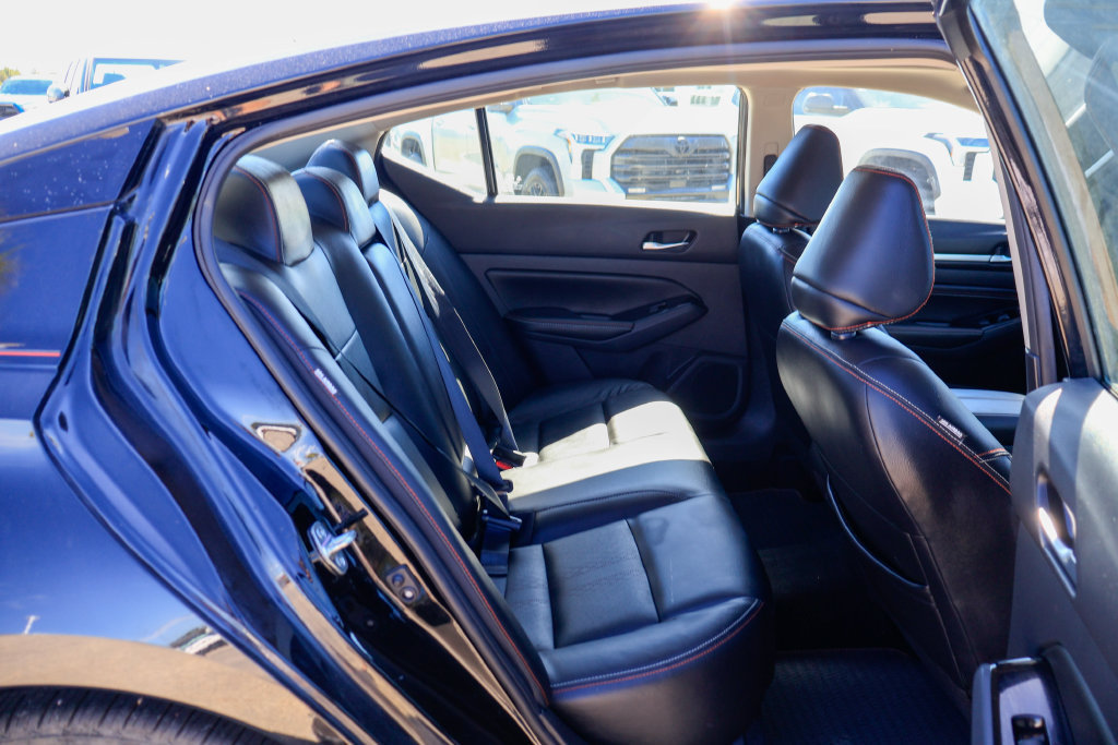 Used 2023 Nissan Altima 2.5 SR w/ SR Premium Package FWD image 12