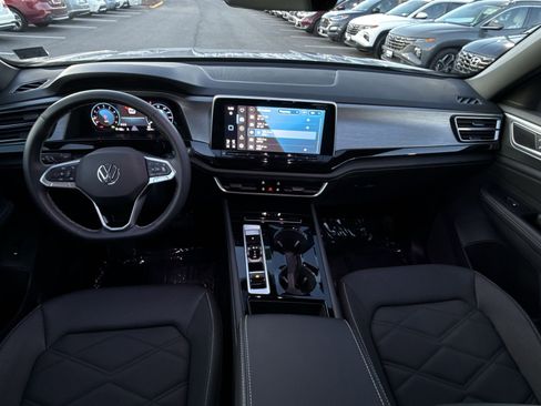 Used 2025 Volkswagen Atlas Cross Sport SE w/ Panoramic Sunroof Package image 22