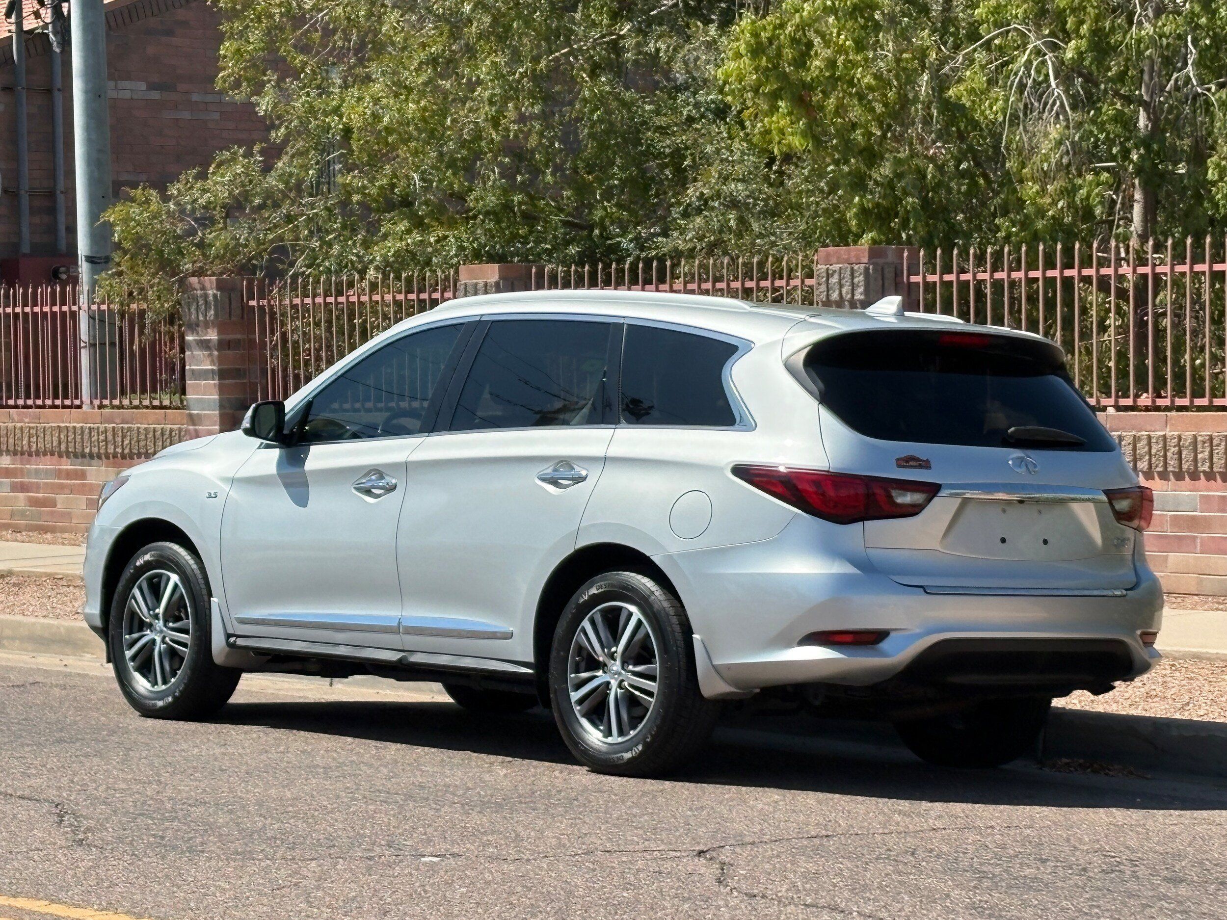 Used 2018 INFINITI QX60 FWD w/ Premium Package image 4
