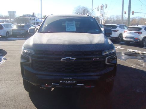 Used 2024 Chevrolet Tahoe Z71 w/ Luxury Package image 3