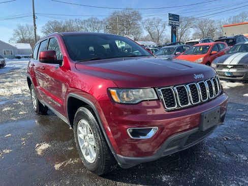 Used 2020 Jeep Grand Cherokee Laredo image 1