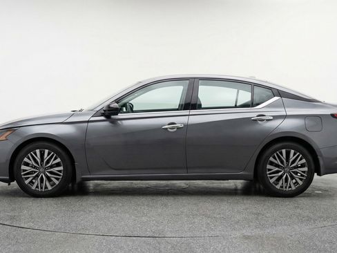 Used 2025 Nissan Altima 2.5 SV image 5