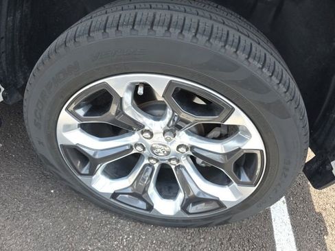 Used 2022 RAM 1500 Limited w/ Body-Colour Bumper Group image 15