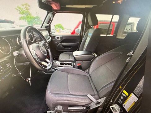 Used 2023 Jeep Wrangler Unlimited Rubicon 4xe w/ Cold Weather Group AWD/4WD image 7