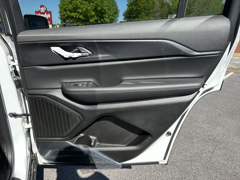 New 2025 Jeep Grand Cherokee L Laredo image 18