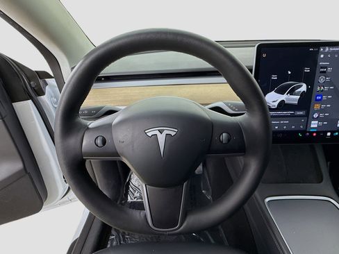 Used 2021 Tesla Model Y 2WD image 11