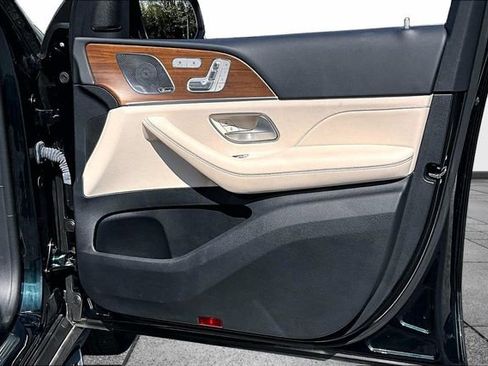 Certified 2023 Mercedes-Benz GLS 450 4MATIC image 32