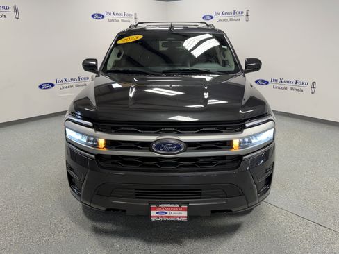 Used 2023 Ford Expedition Max XLT image 2