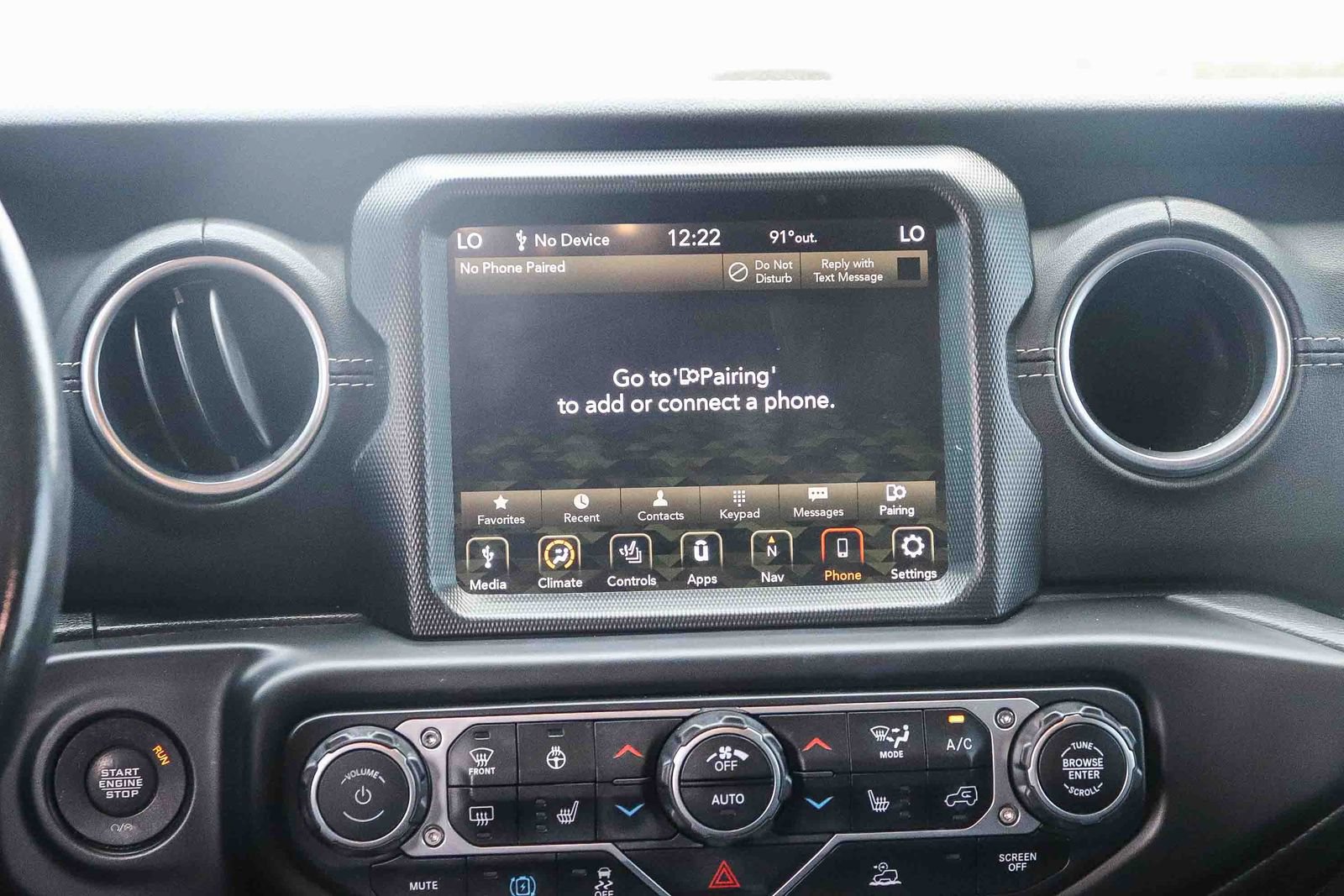 Used 2022 Jeep Wrangler Unlimited Sahara w/ Cold Weather Group AWD/4WD image 16