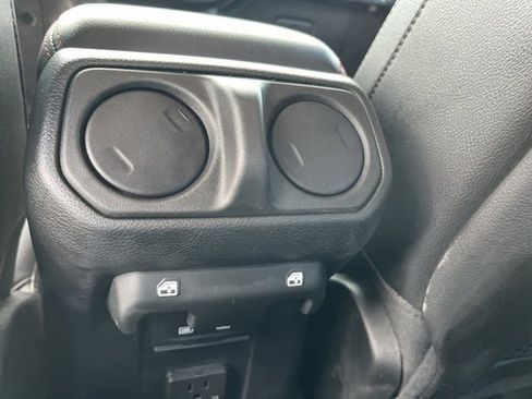 Used 2023 Jeep Gladiator Rubicon w/ Cold Weather Group image 19