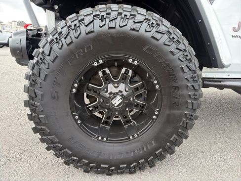 Used 2018 Jeep Wrangler Unlimited Rubicon image 17