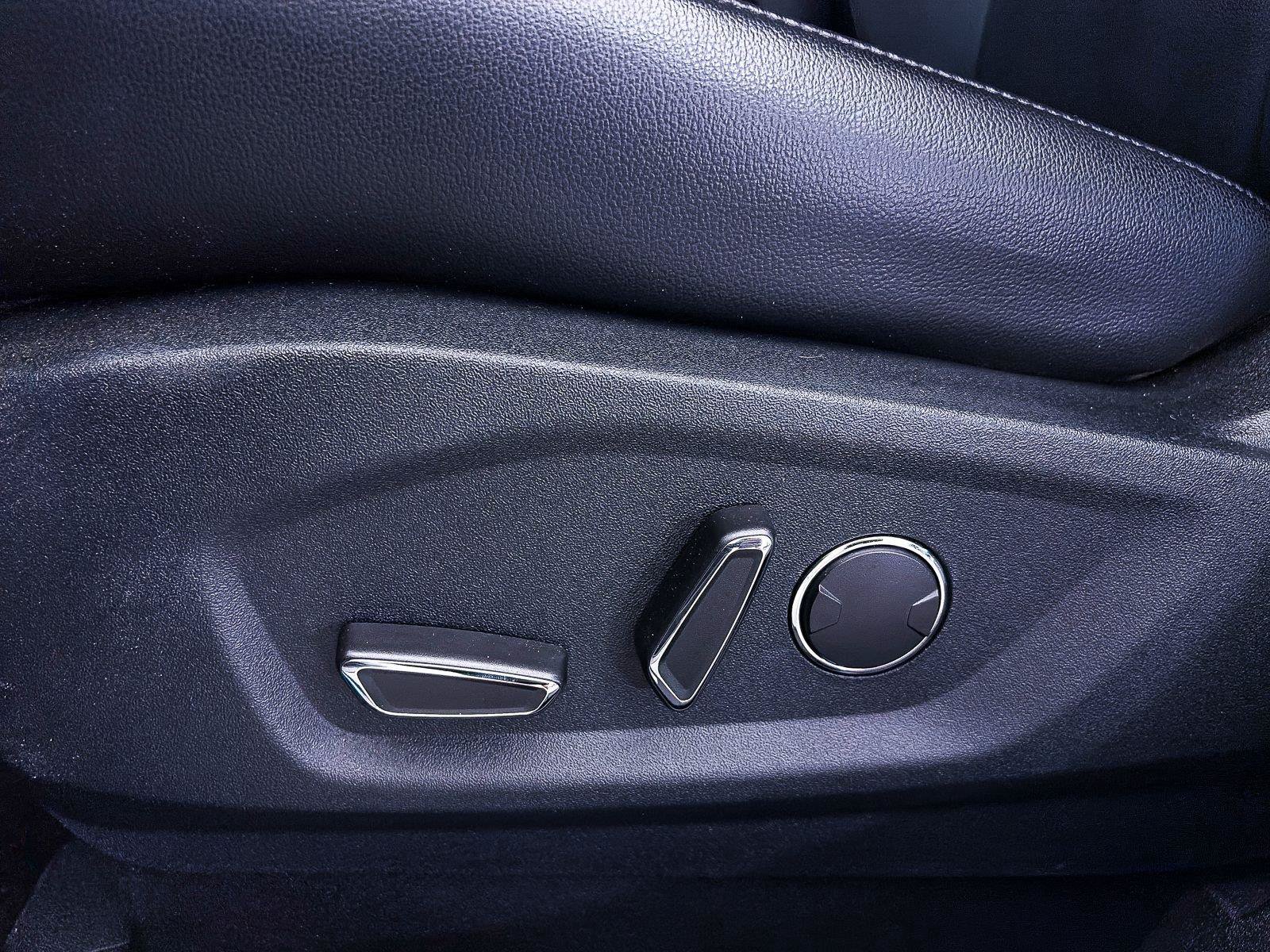 Used 2019 Ford Edge Titanium FWD image 19