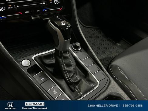 Used 2025 Volkswagen Jetta SE w/ Sunroof Package FWD image 25