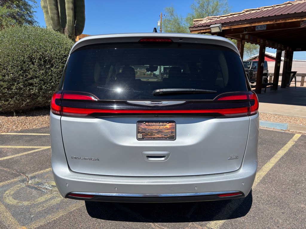 Used 2024 Chrysler Pacifica Touring-L AWD/4WD image 7