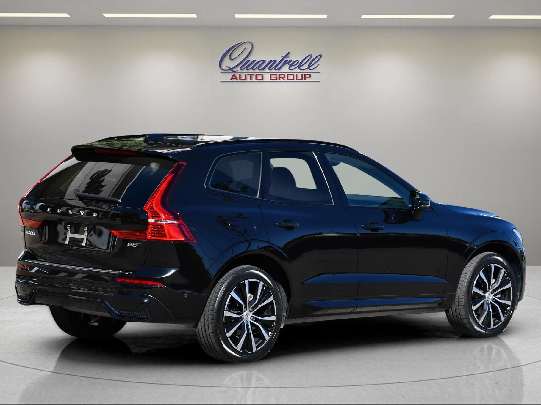 Certified 2024 Volvo XC60 B5 Plus w/ Protection Package Premier AWD/4WD image 4