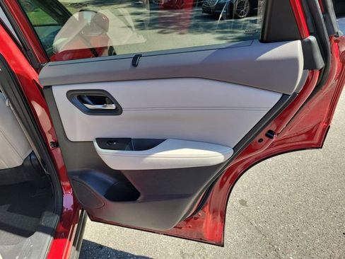 Used 2023 Nissan Rogue SV w/ SV Premium B Package image 33