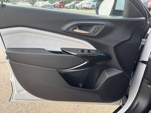 Used 2025 Chevrolet Trax LT FWD image 18