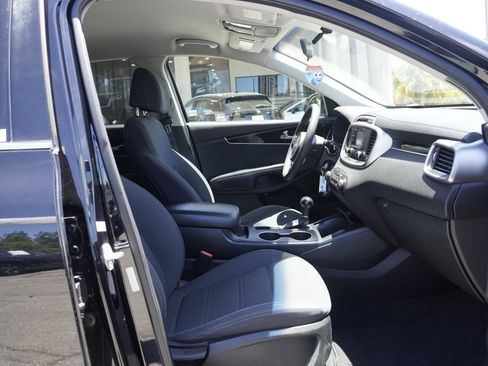 Used 2017 Kia Sorento FWD image 23