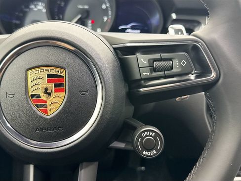 Used 2026 Porsche Macan AWD/4WD image 15