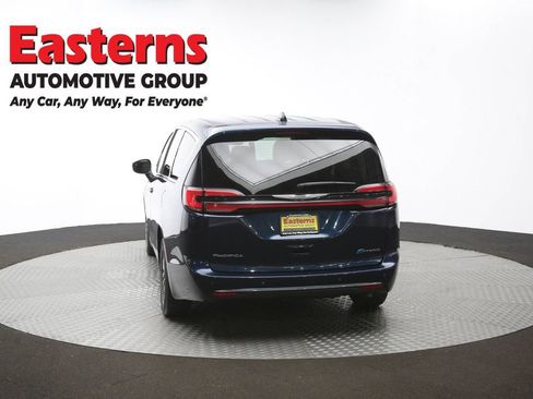 Used 2023 Chrysler Pacifica Touring-L FWD image 39