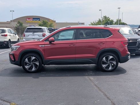 Used 2024 Volkswagen Taos SE w/ Panoramic Sunroof Package AWD/4WD image 5
