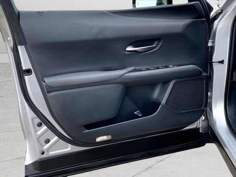 Used 2019 Lexus UX 200 w/ Premium Package FWD image 16