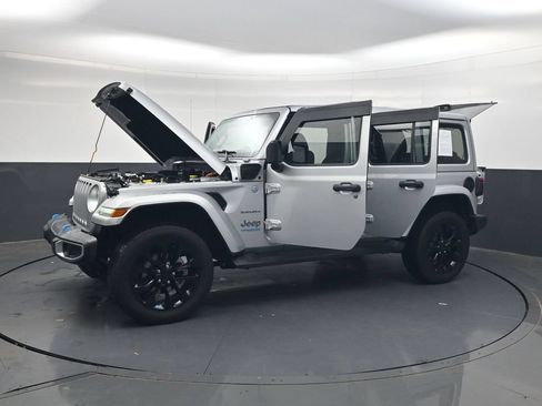 Used 2022 Jeep Wrangler Unlimited Sahara AWD/4WD image 44