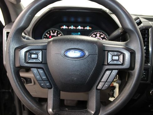 Used 2015 Ford F150 XLT AWD/4WD image 34