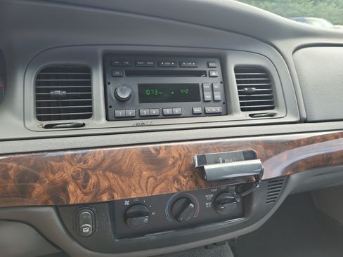 Used 2005 Mercury Grand Marquis GS RWD image 26