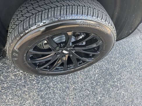 Certified 2024 Cadillac Escalade Premium Luxury AWD/4WD image 40