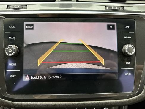 Used 2018 Volkswagen Tiguan SE AWD/4WD image 17