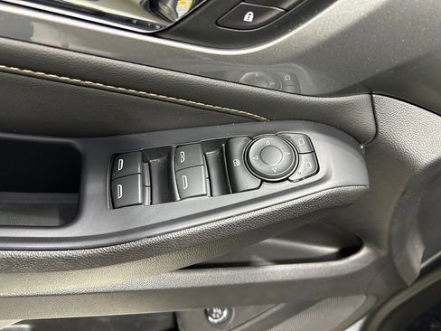 Used 2021 Chevrolet Traverse LT w/ LT Premium Package FWD image 12