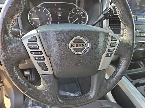 Used 2020 Nissan Titan SV w/ SV Convenience Package image 22