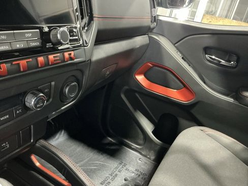 Used 2025 Nissan Frontier PRO-4X image 39